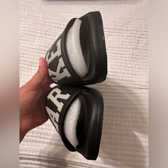 Market Standard Slides - NIB - Size 7 - Picture 8 of 10